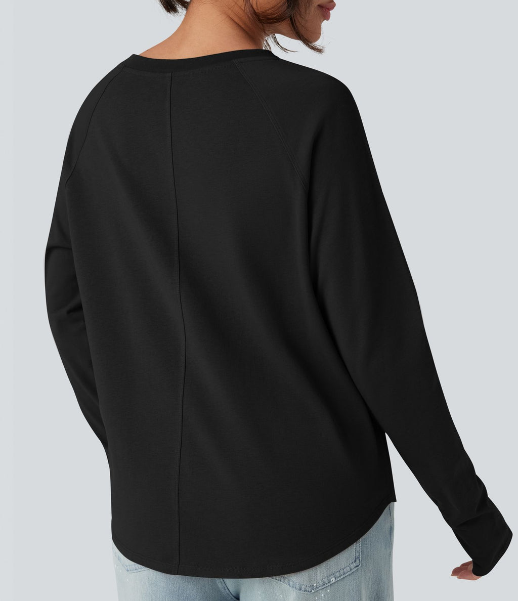 T-shirt décontracté en coton à col rond, manches longues raglan avec passants pouces et ourlet arrondi, coupe ample