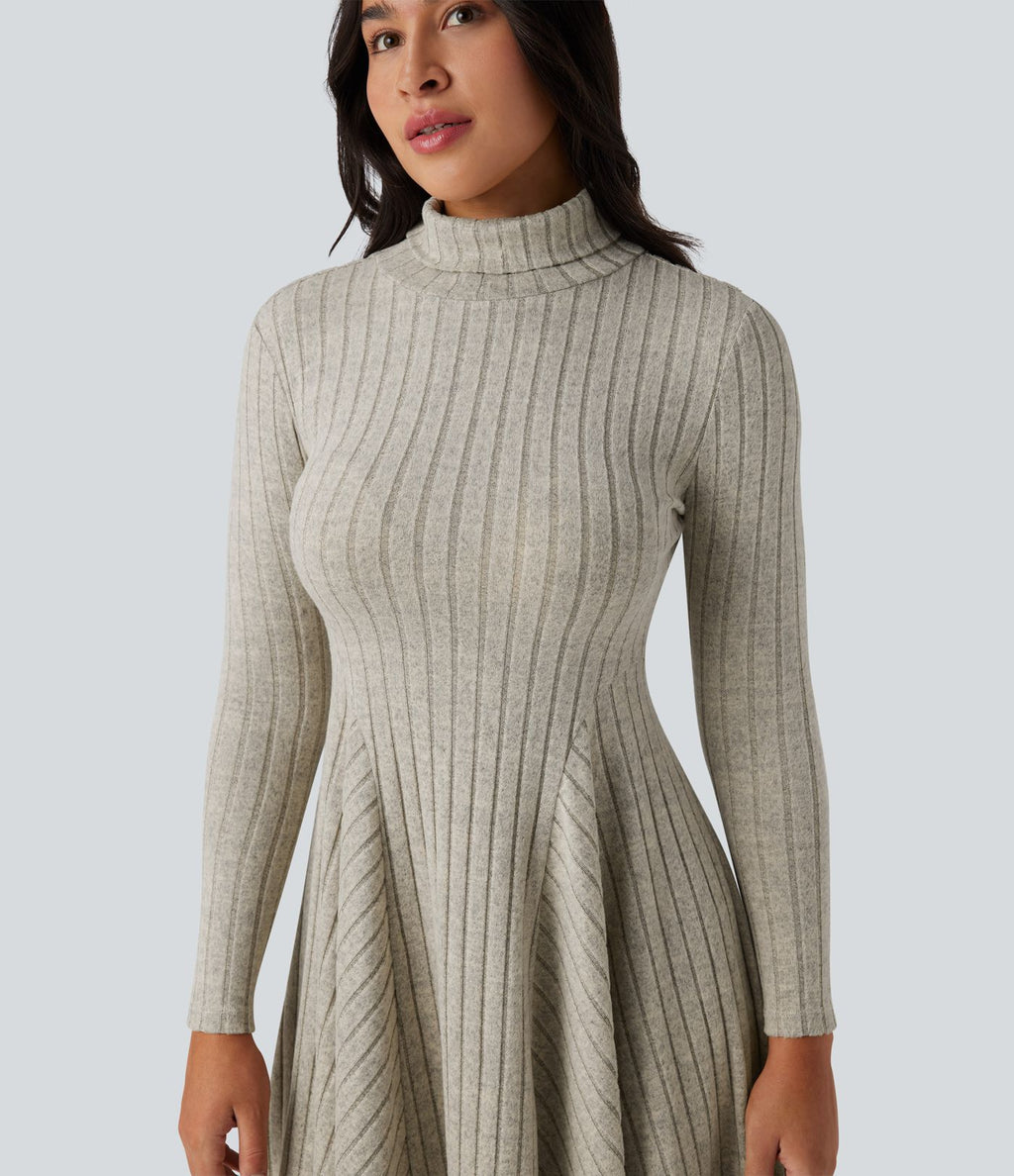 Robe mini évasée col montant à manches longues en maille côtelée