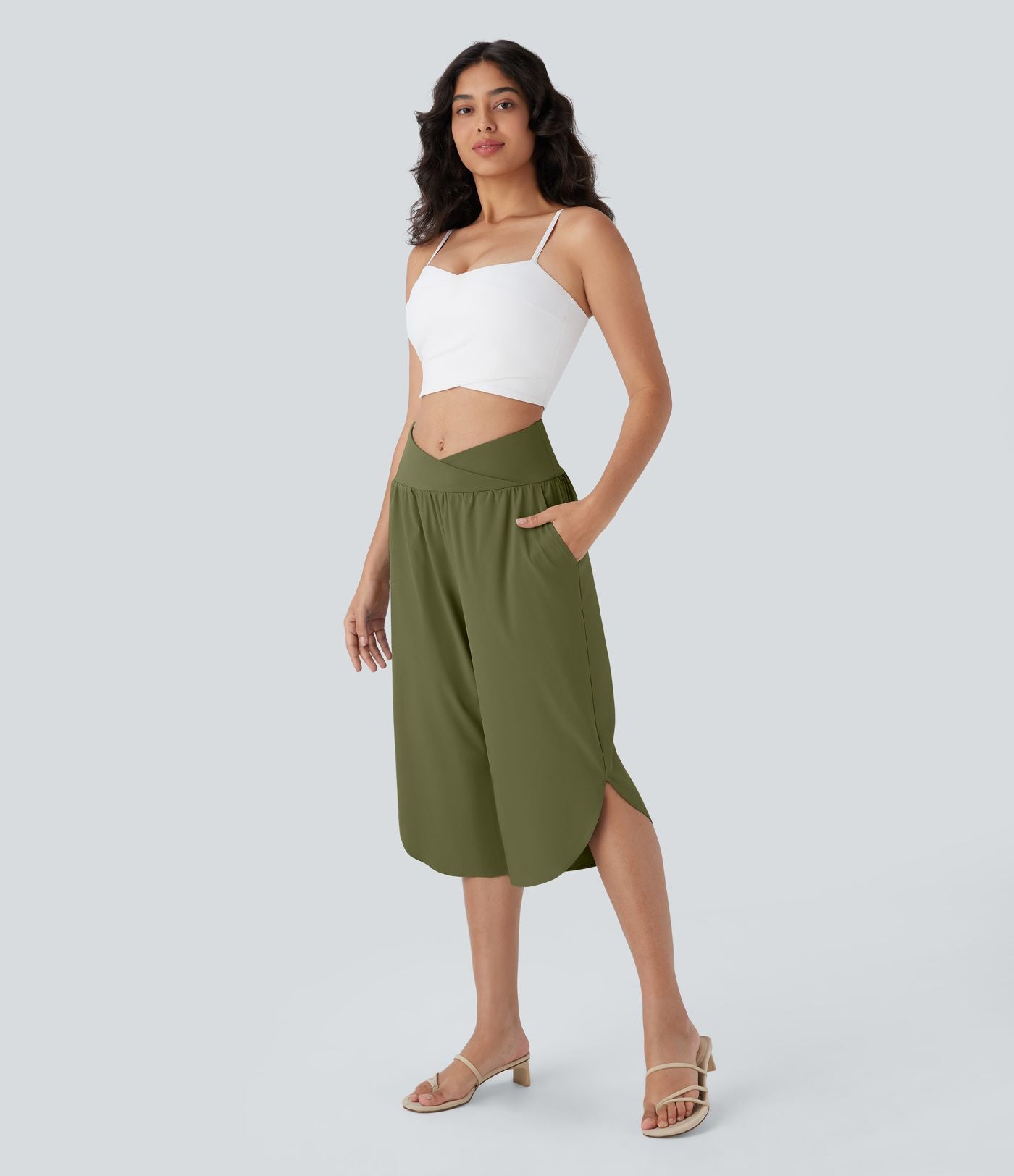 Pantalon capri de vacances Breezeful™ taille haute croisée avec poches latérales, fente et séchage rapide