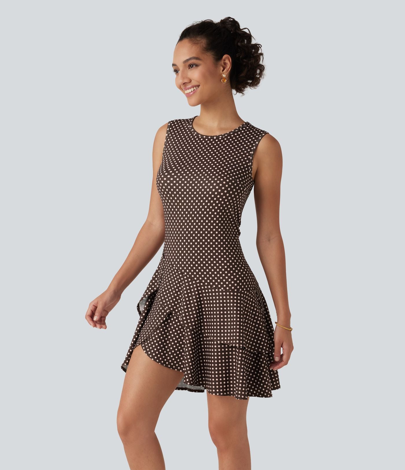 Robe mini casual à pois col rond sans manches ourlet à volants superposés