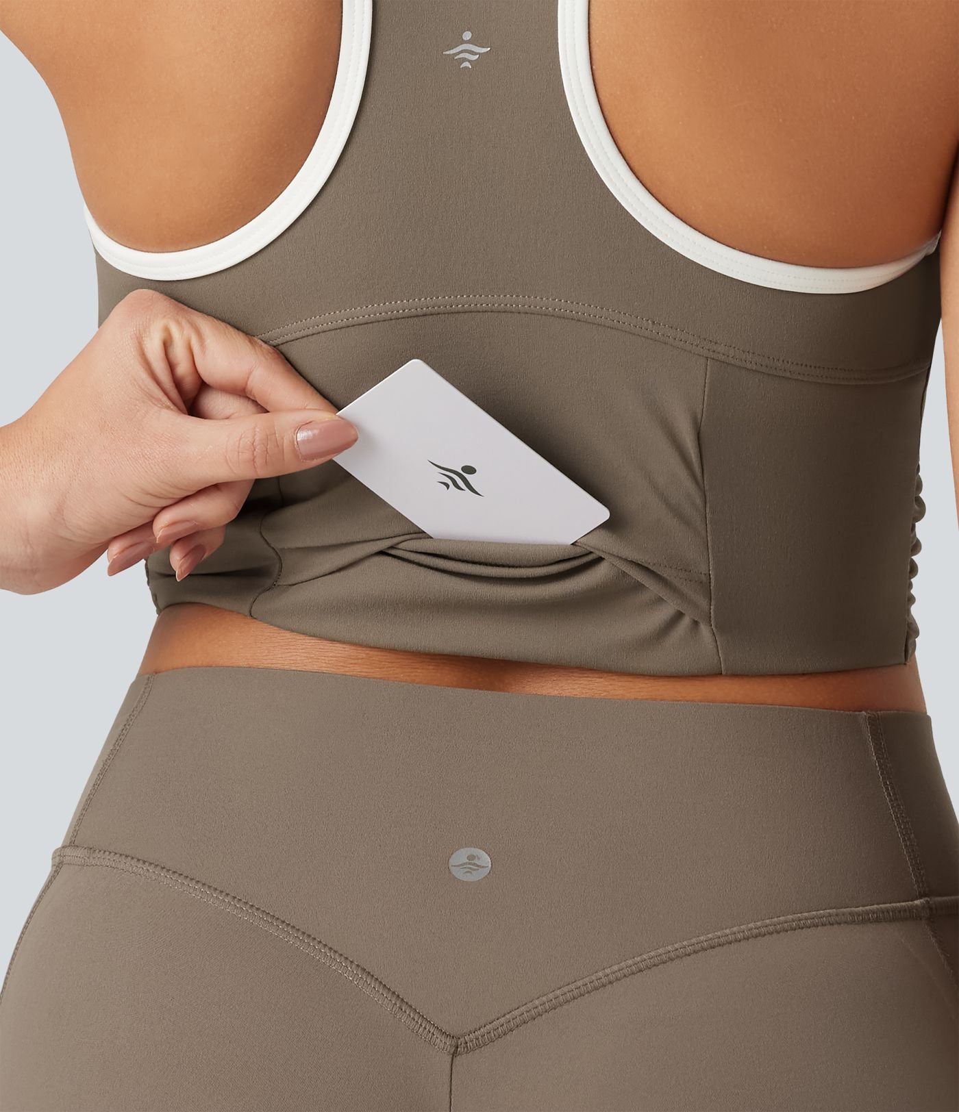 Halara UltraSculpt™ Débardeur de yoga col U dos nageur color block avec soutien-gorge intégré et poche