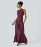 Robe longue à encolure bateau, bretelles asymétriques, côtés froncés et poches