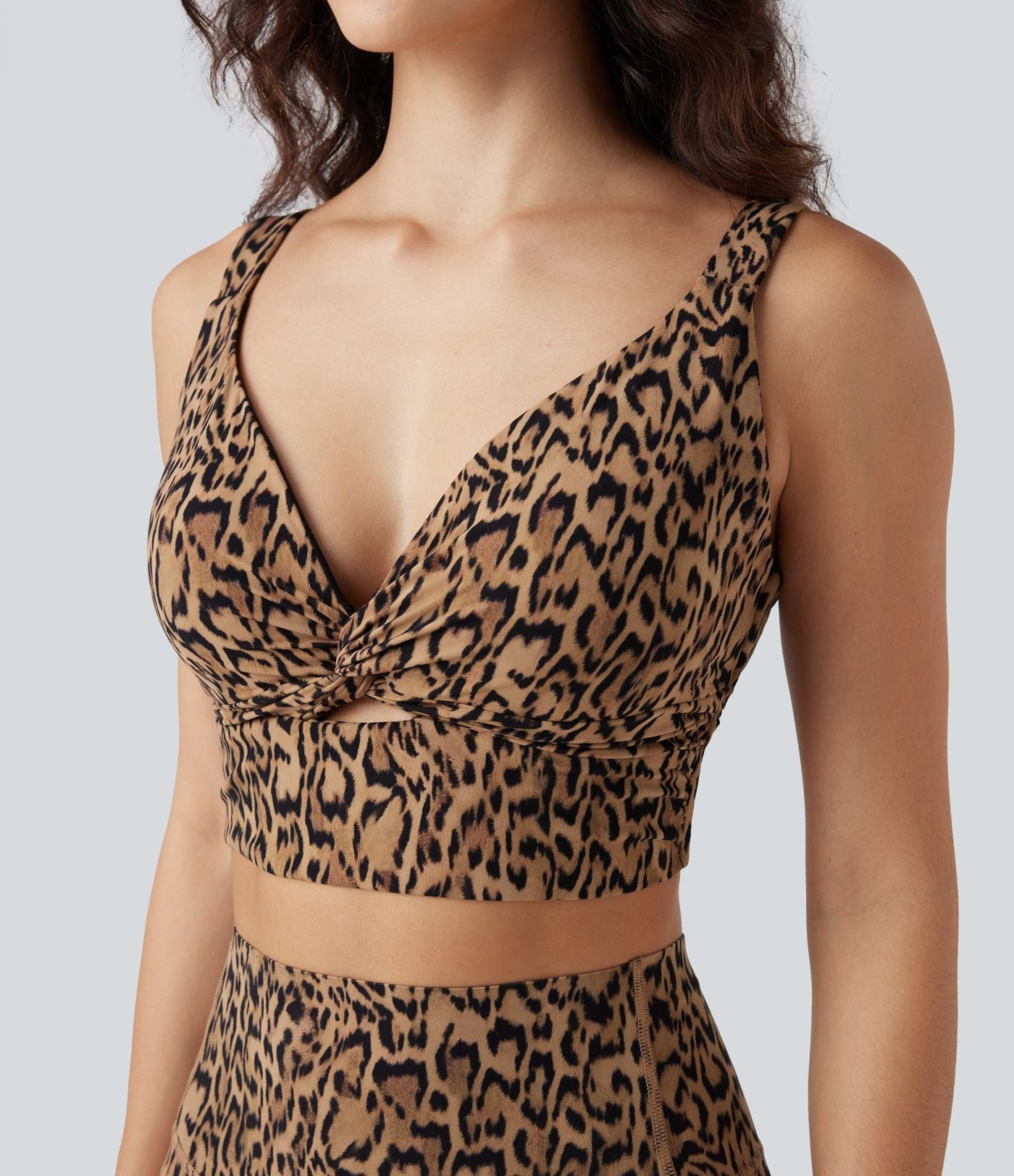 Brassière de sport yoga push-up décolleté en V maintien léger imprimé léopard Halara UltraSculpt™
