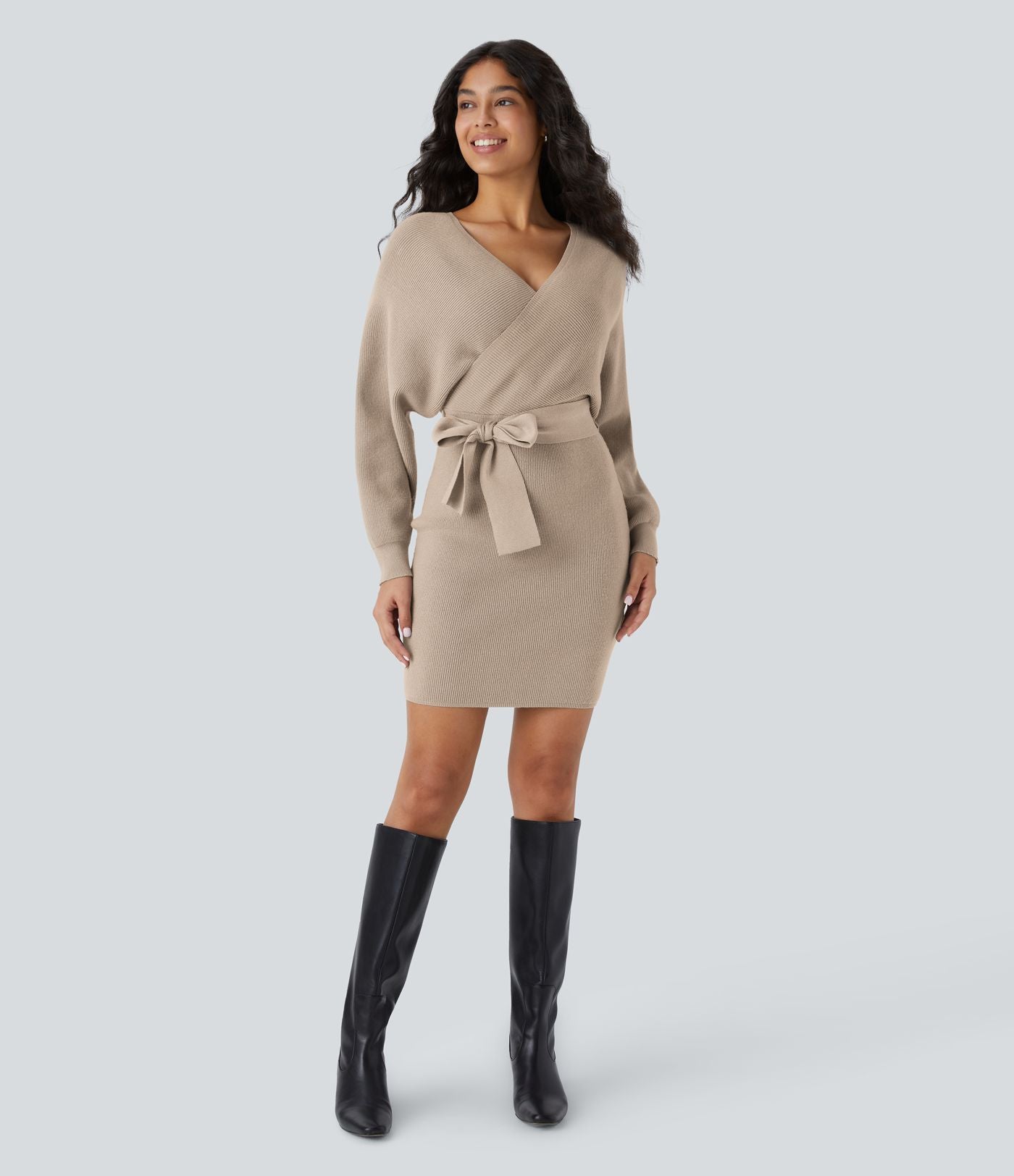 Robe-pull courte décontractée à col V croisé, manches chauve-souris longues et ceinture