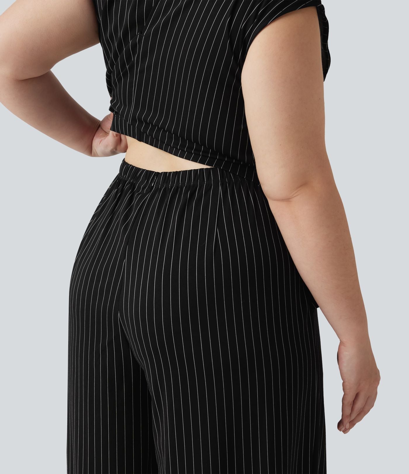 Combinaison grande taille rayée effet frais InstantCool à col bateau pour le bureau avec nœud sur le côté, poches et accès facile Easy Peasy