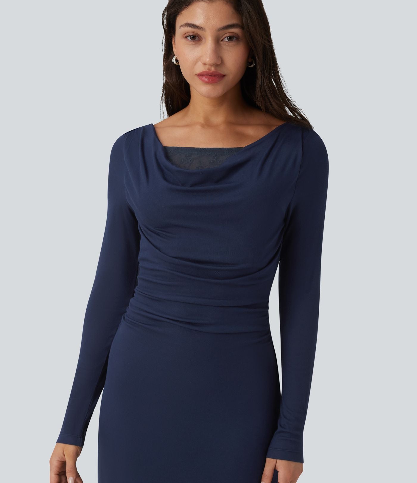 Robe longue en maille côtelée col bénitier manches longues avec dentelle contrastée