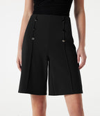 Short tailleur baggy taille haute avec boutons décoratifs et poches