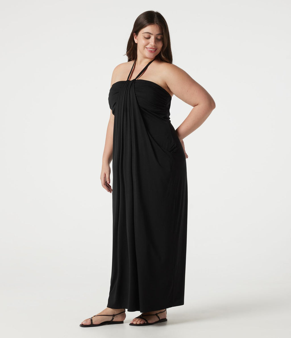Robe maxi grande taille à col halter avec brassière intégrée, lien noué au dos et poches