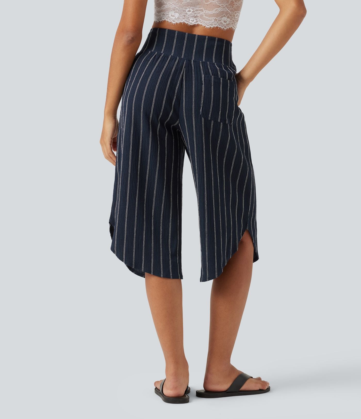 Pantacourt rayé taille haute avec ourlet arrondi et poches
