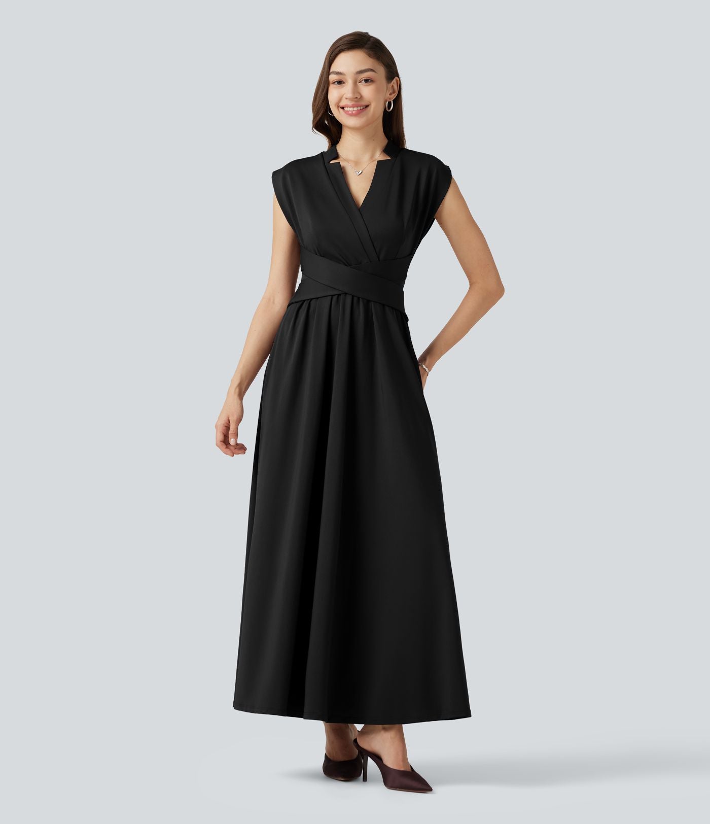 Robe midi fluide esprit bureau sans manches col V avec poches