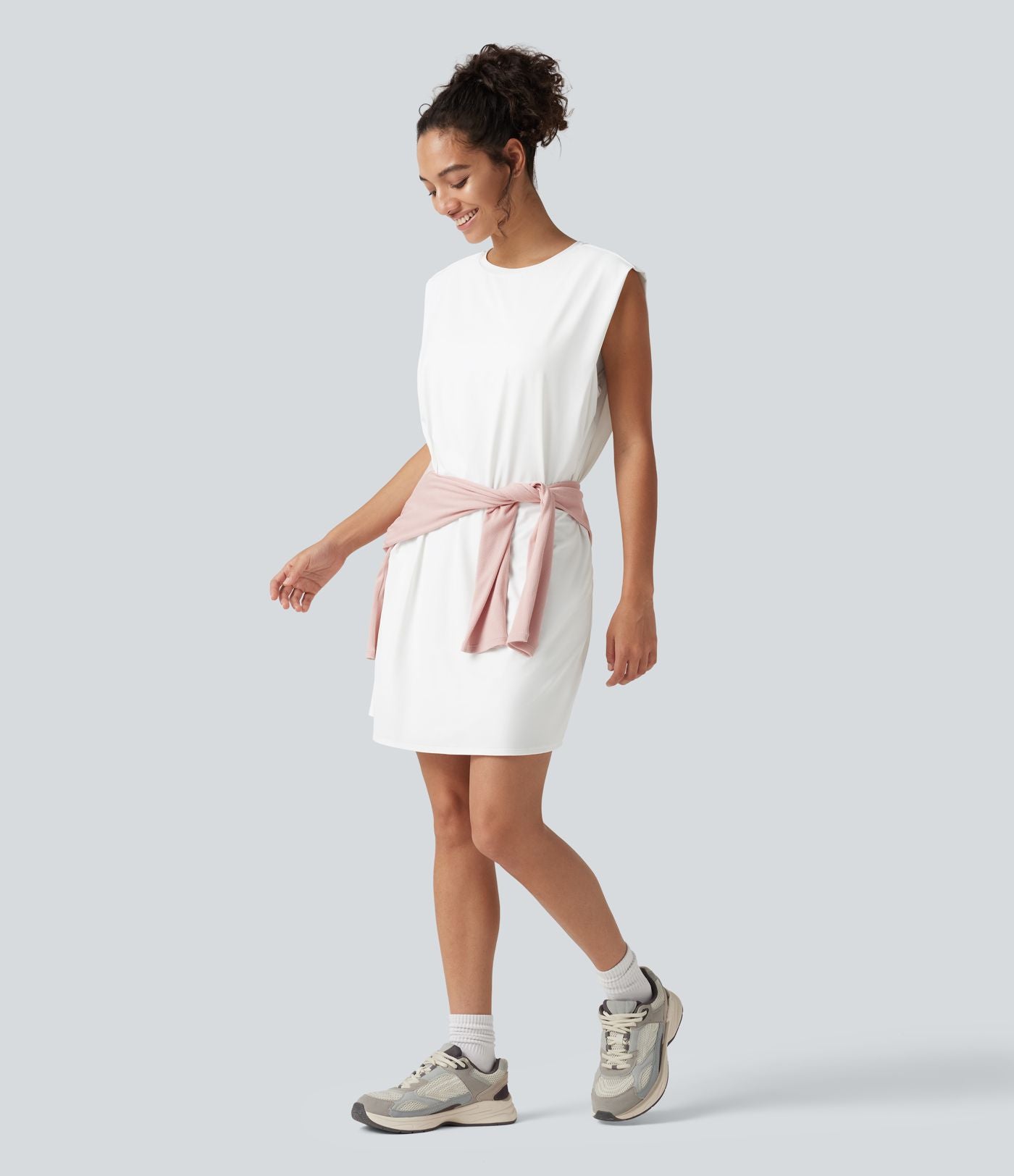 Robe active mini de yoga à col rond avec coussinets amovibles, poches et protection solaire UPF 50+