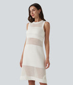 Robe mini sans manches à col rond avec découpes
