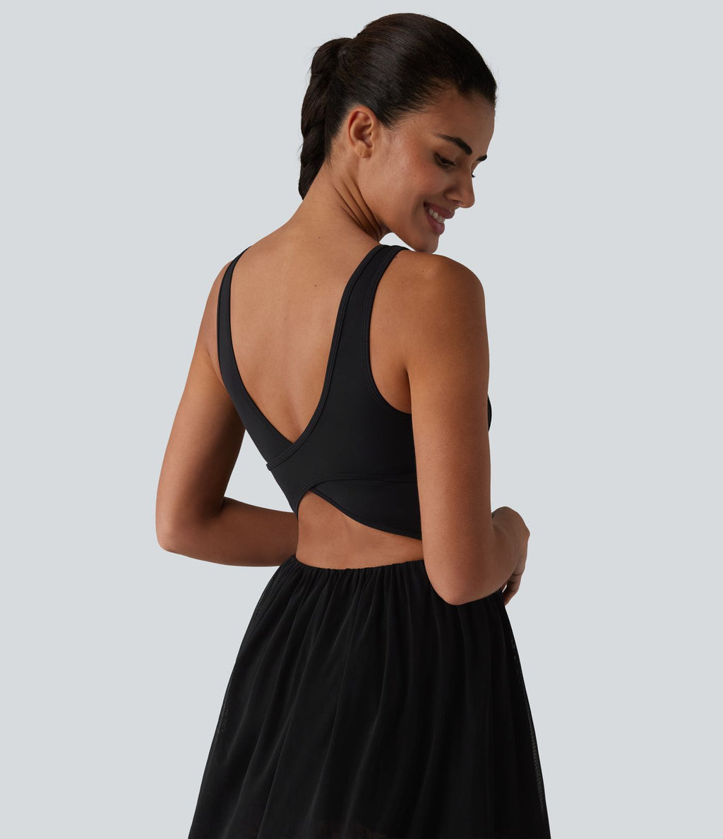 Robe de tennis courte fluide 2-en-1 SoftlyZero™ dos nu avec bretelles croisées, mesh contrasté, brassière intégrée et poches – Easy Peasy