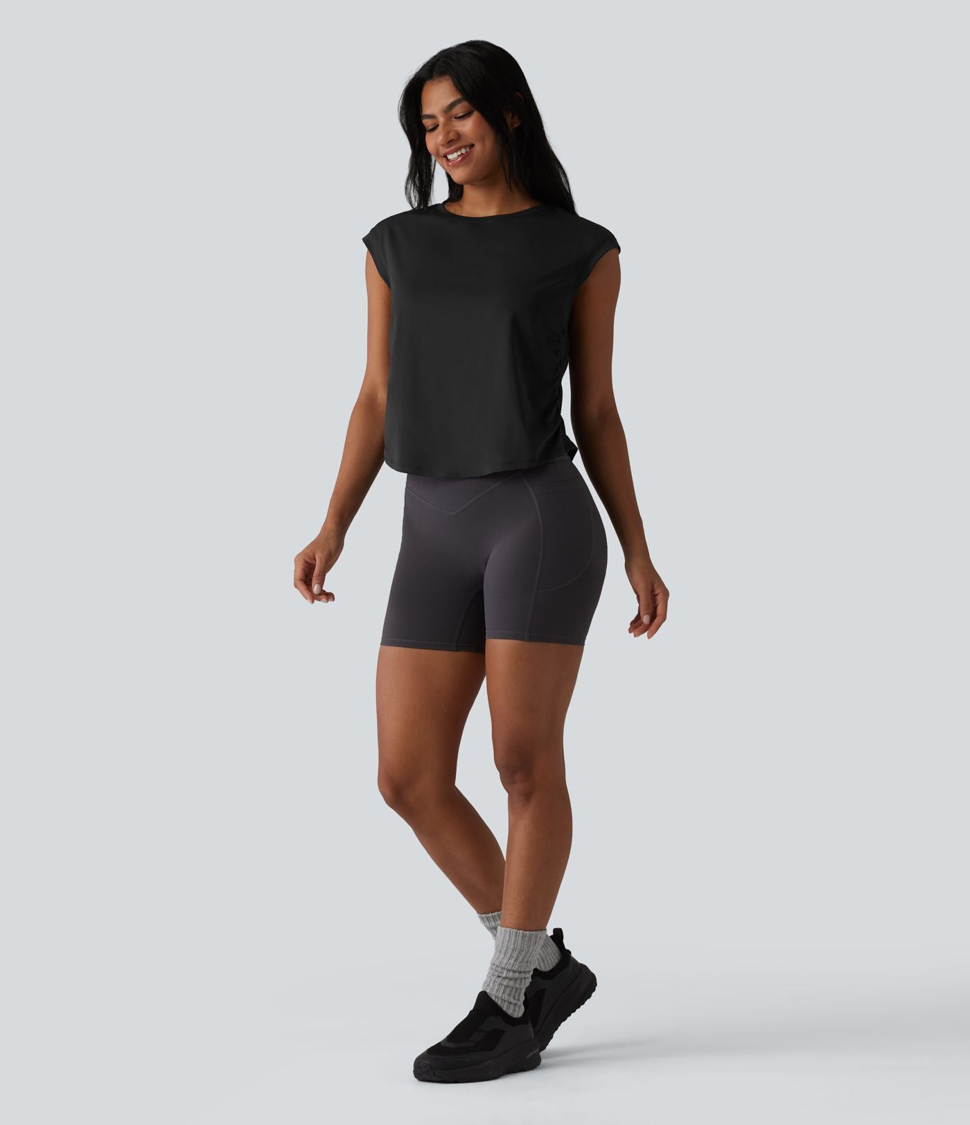 Haut de sport SoftlyZero™ séchage rapide col rond manches courtes avec fronces et ourlet arrondi