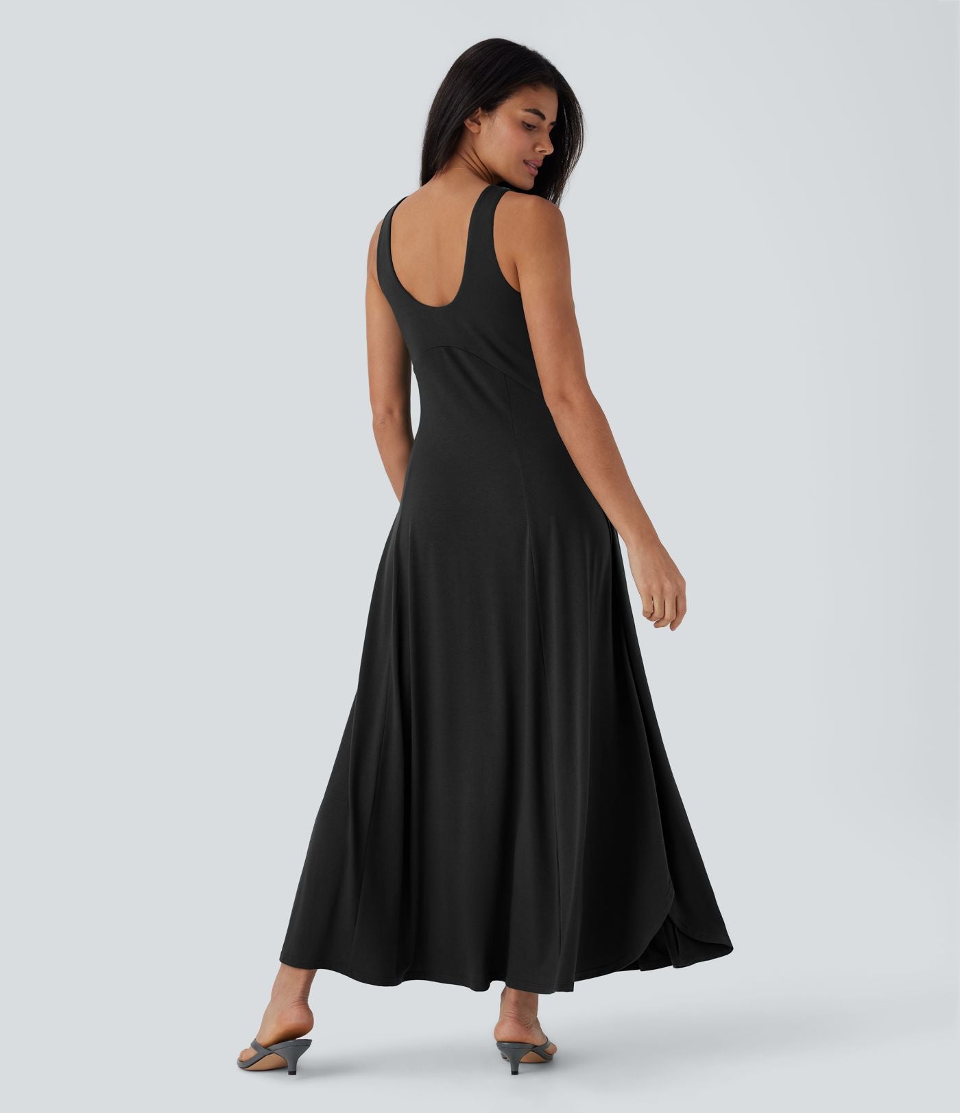 Robe longue à bretelles avec col U, dos nu, fente et coupe fluide