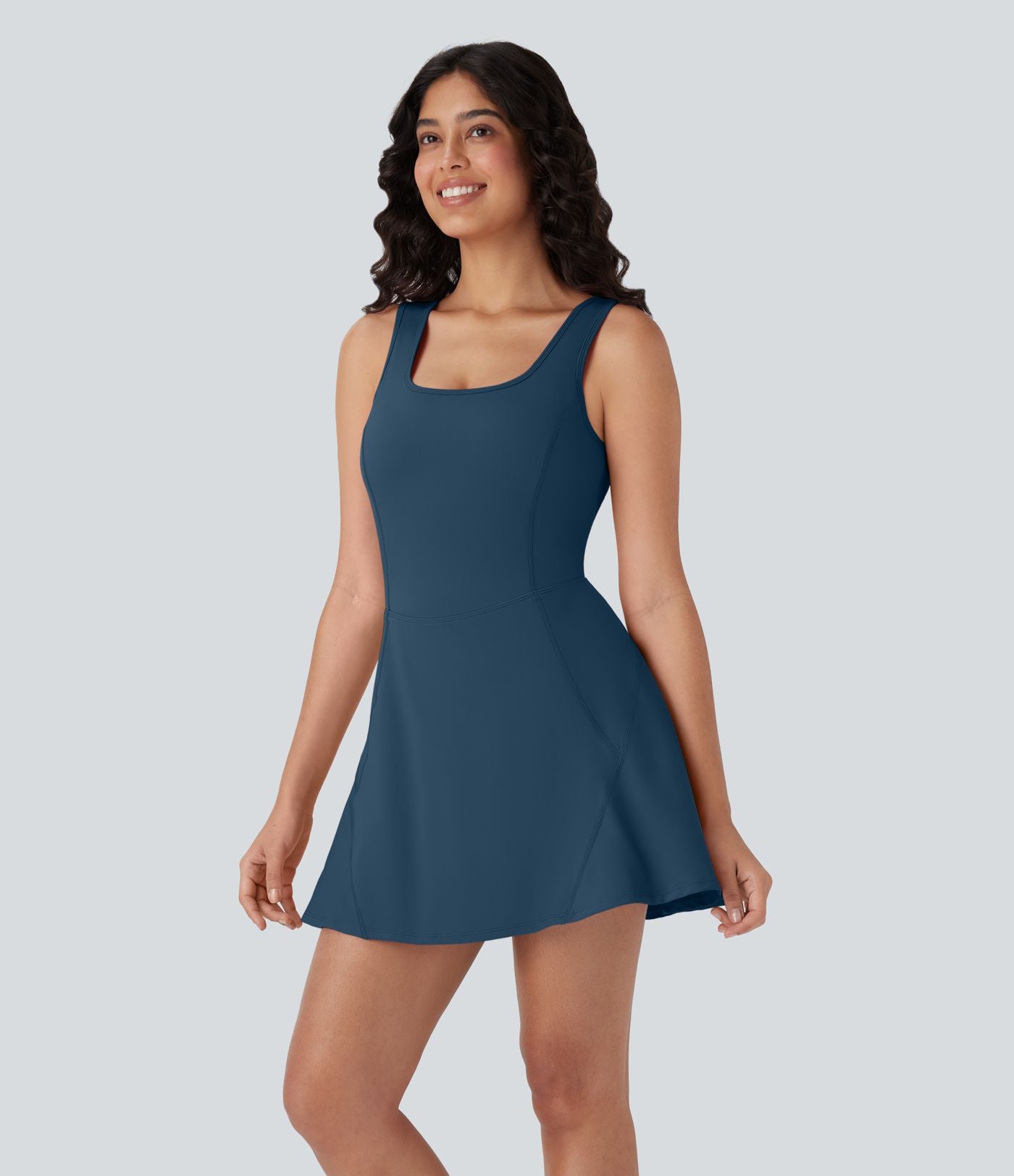 Softlyzero™ Airy Robe Sport de danse courte 2-en-1 avec dos nu croisé, encolure en U et poches latérales