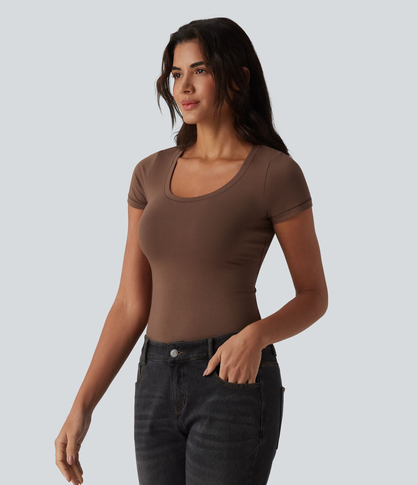 T-shirt Halara décontracté en jersey de coton à manches courtes col dégagé