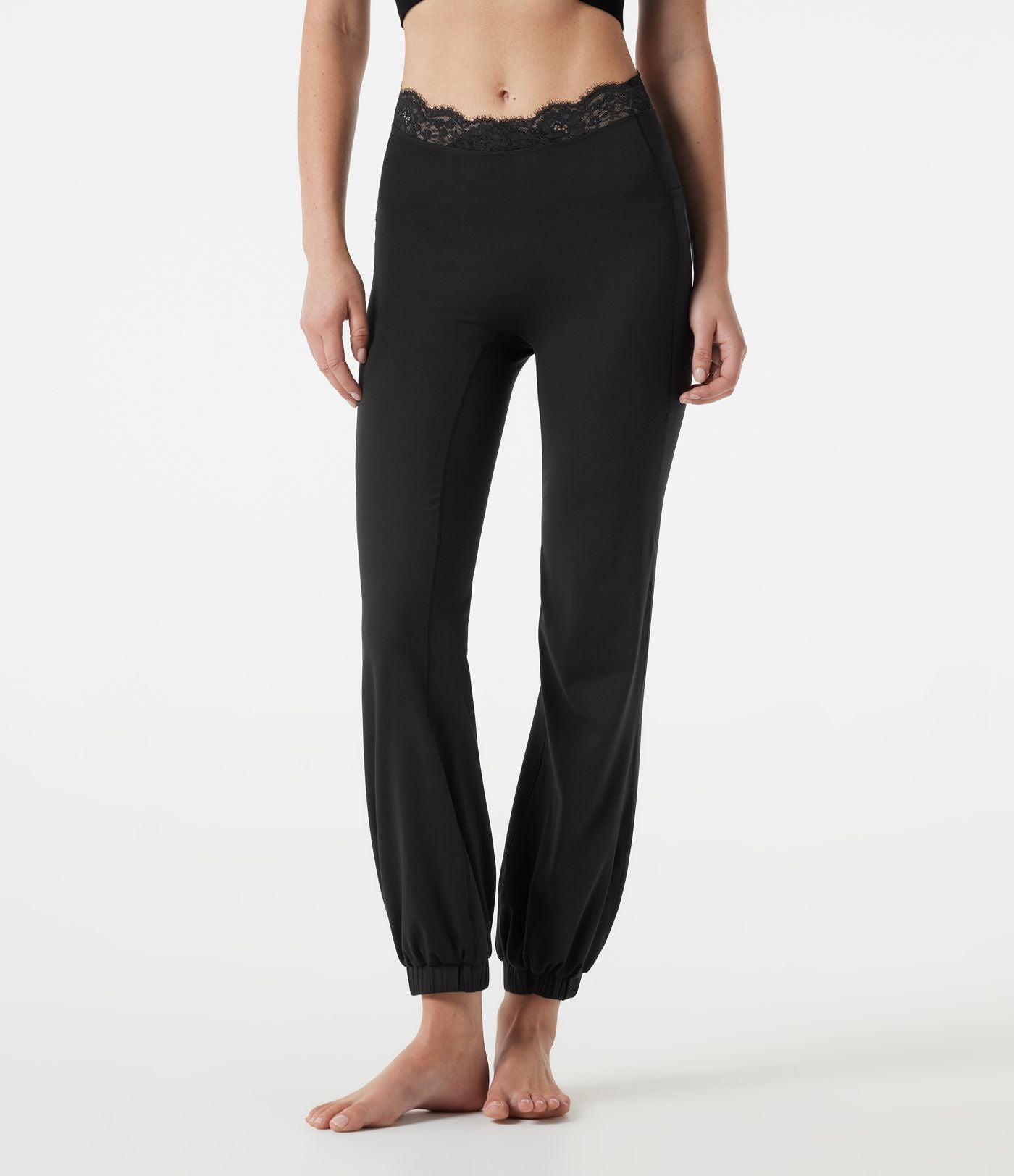 Jogging de danse coupe ballon taille haute SoftlyZero™ avec dentelle contrastée, poches et protection solaire UPF50+