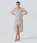 Robe midi à pois esprit bureau, col V cache-cœur et manches longues