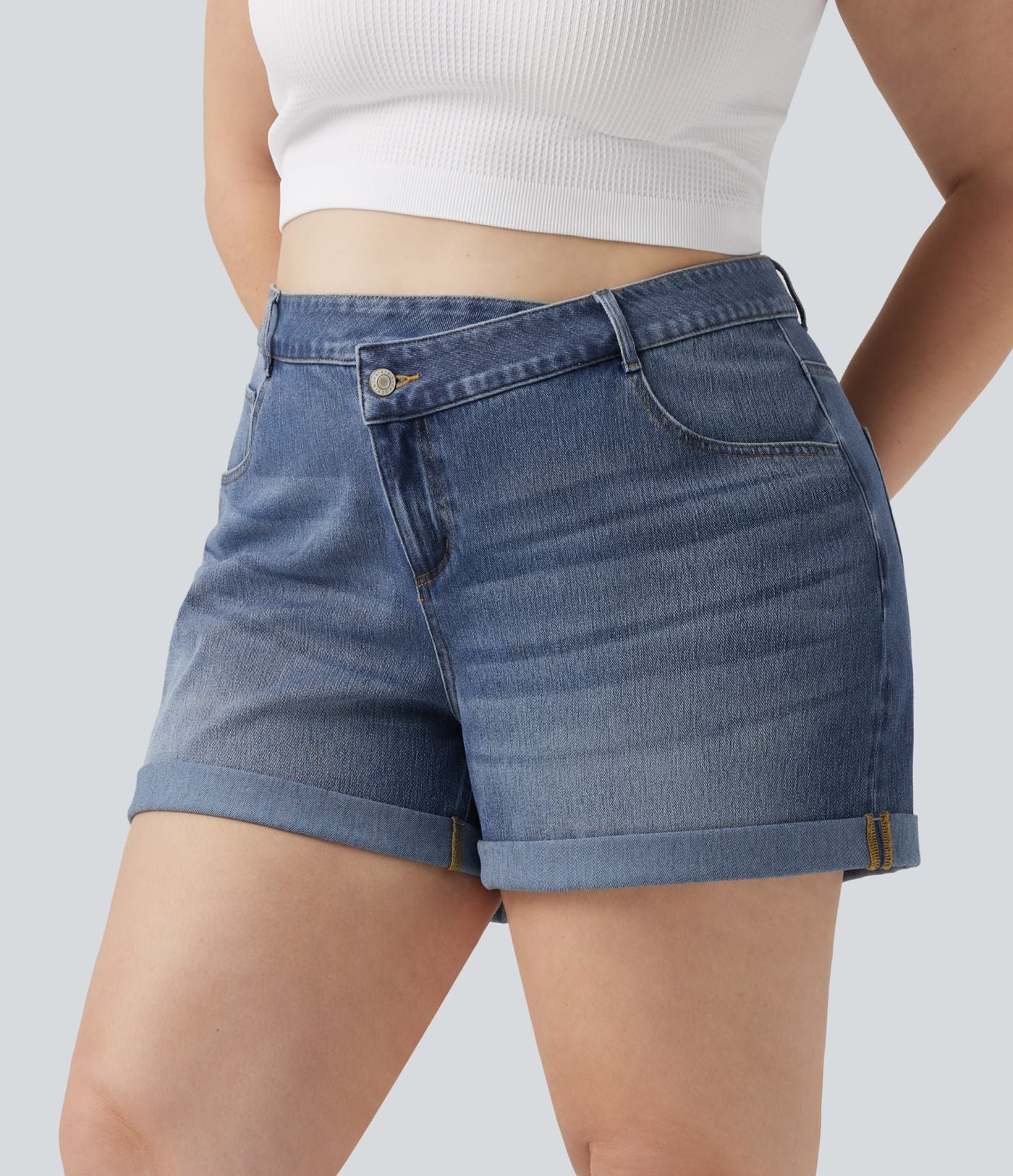 Short grande taille en jean Halara Flex™ délavé taille haute asymétrique avec ourlets retroussés et poches