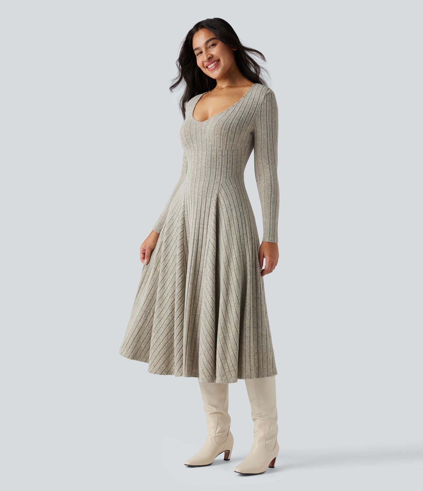 Robe mi-longue évasée maille côtelée à décolleté en V et manches longues