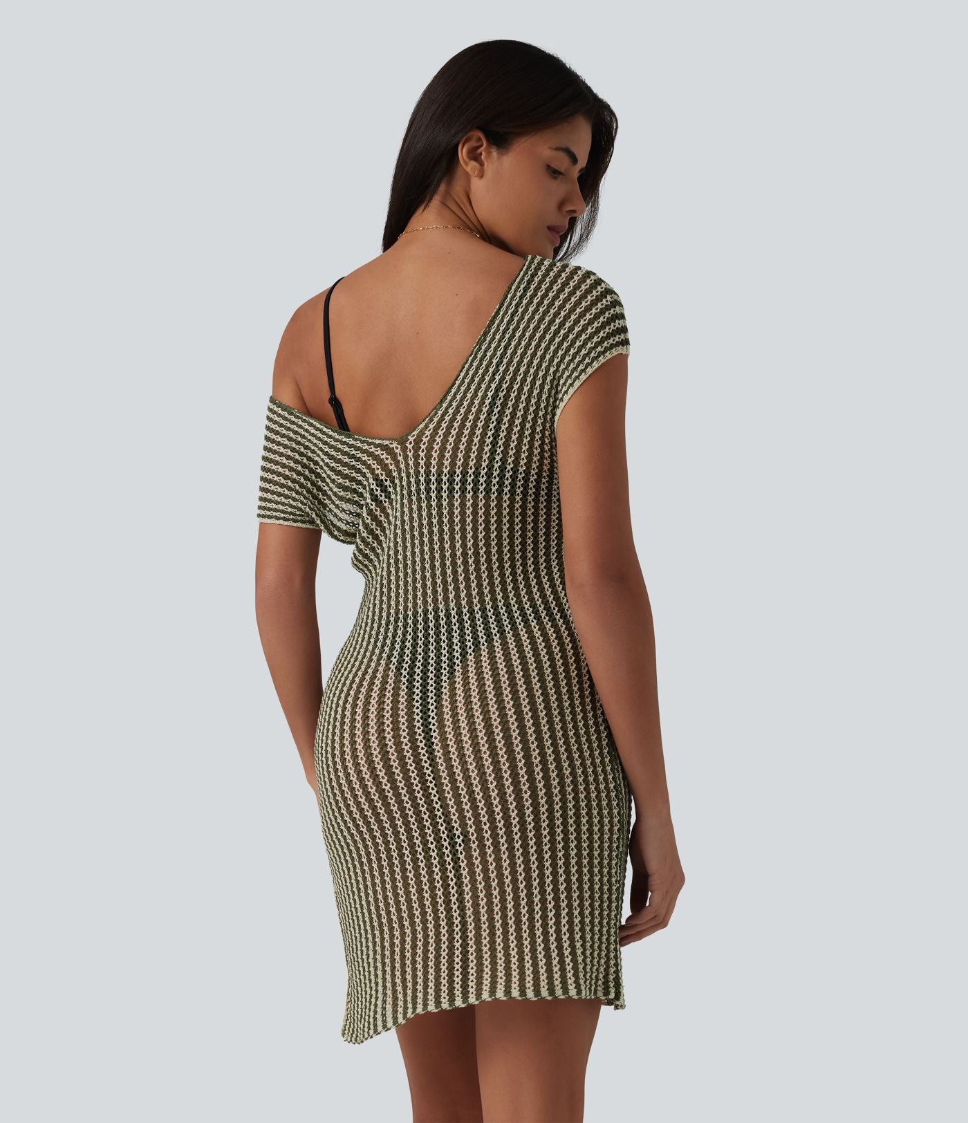 Robe de plage courte ajourée col V manches chauve-souris avec fente
