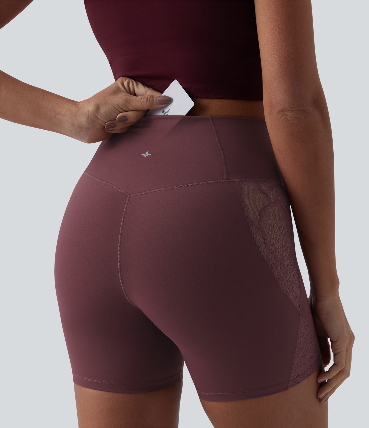 Softlyzero™ Short cycliste yoga taille haute croisé avec dentelle contrastée et poche arrière 12,5 cm - UPF50+