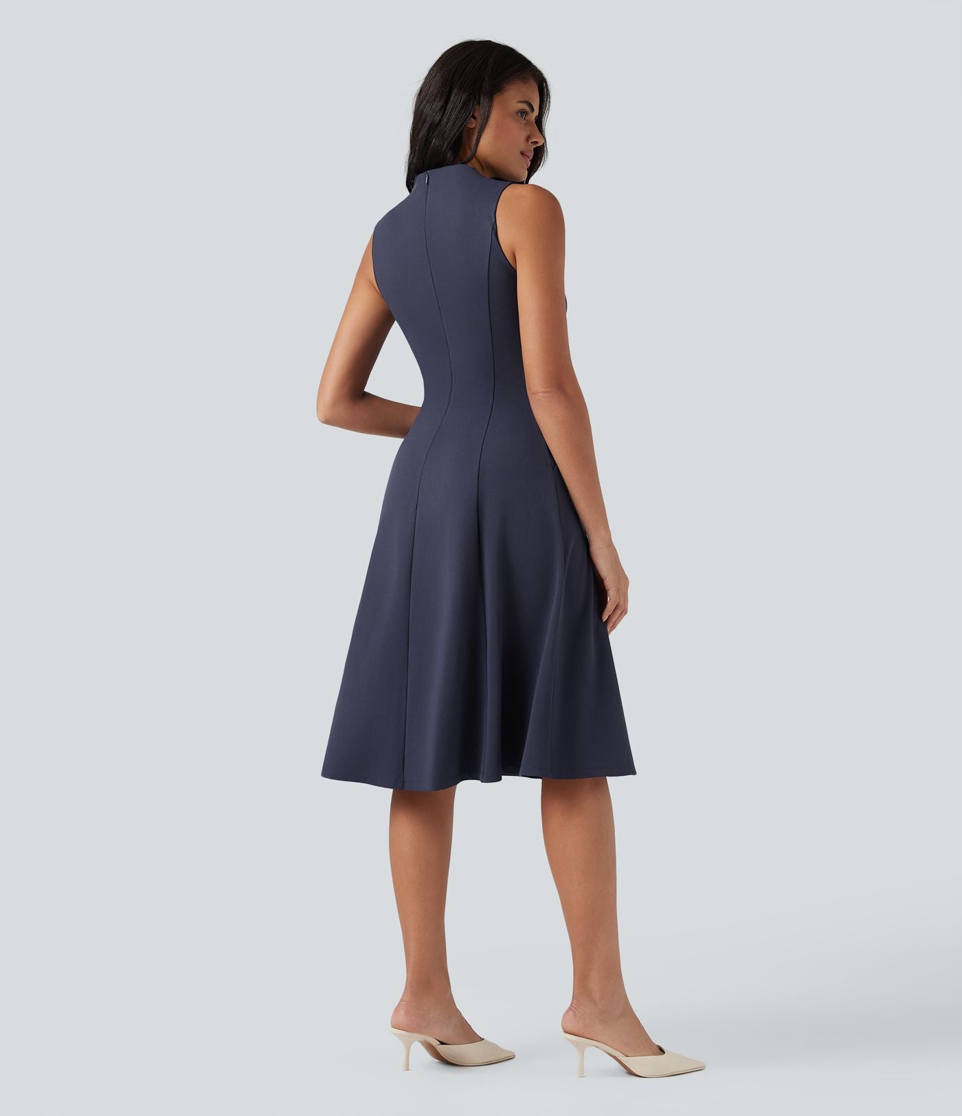 Robe mi-longue col montant sans manches avec poches