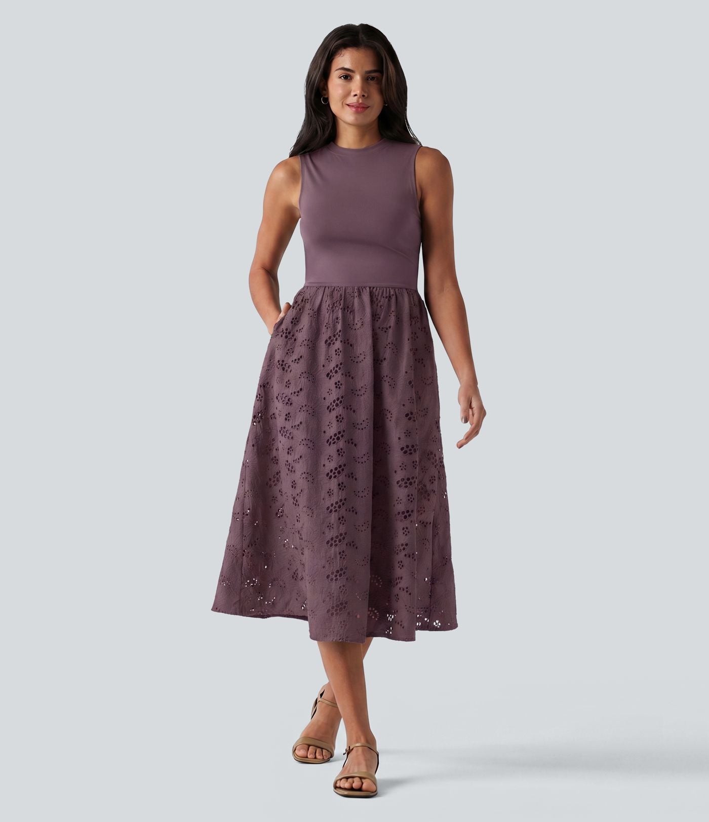 Robe midi de villégiature sans manches col rond à broderie anglaise, avec poches