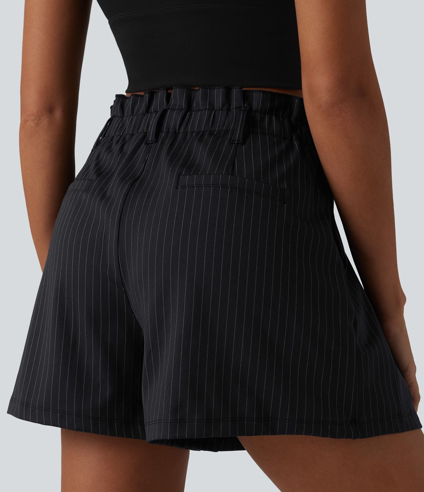 Short plissé taille haute à rayures avec volants et poches – 10 cm