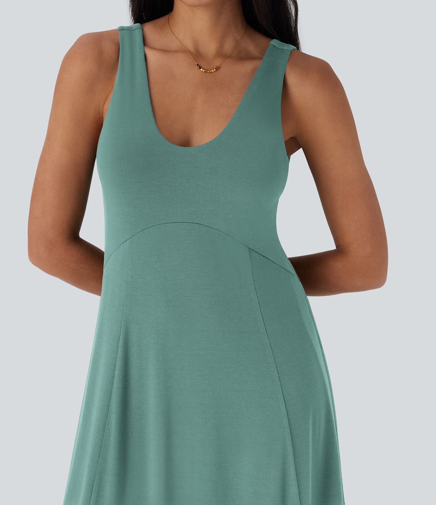 Robe longue à bretelles avec col U, dos nu, fente et coupe fluide