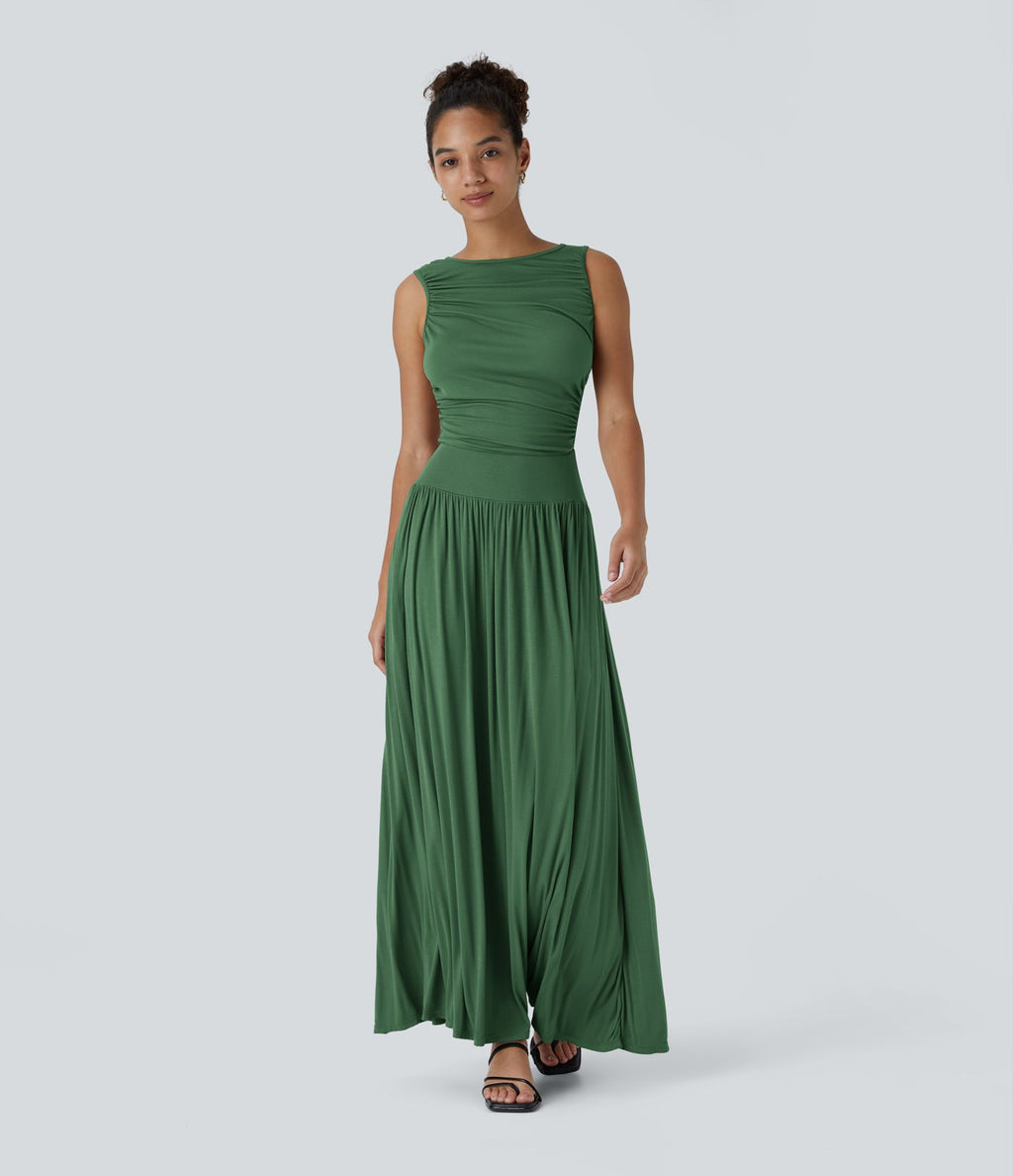 Robe longue à encolure bateau, bretelles asymétriques, côtés froncés et poches