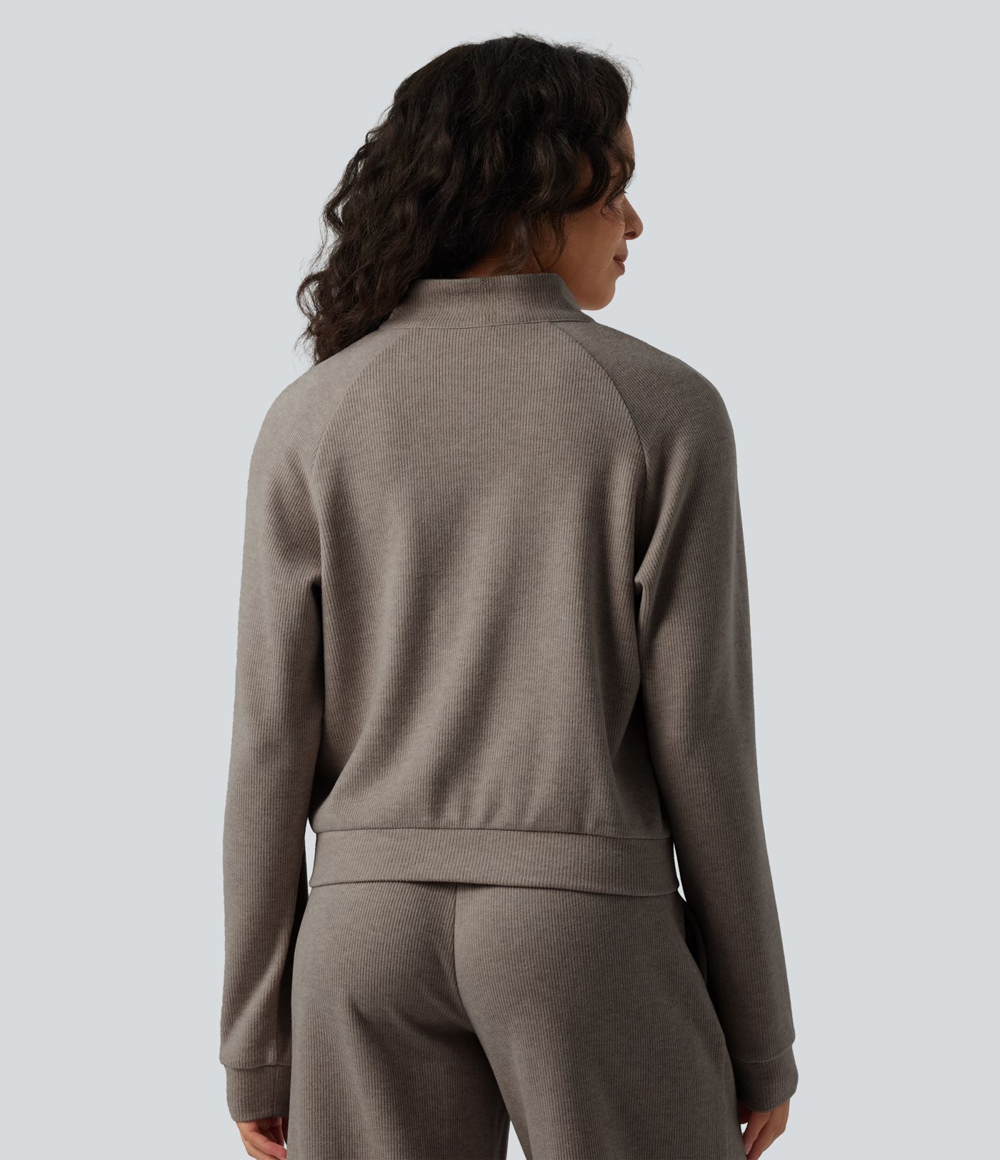 Veste casual côtelée à col montant, manches longues et fermeture zippée avec poches