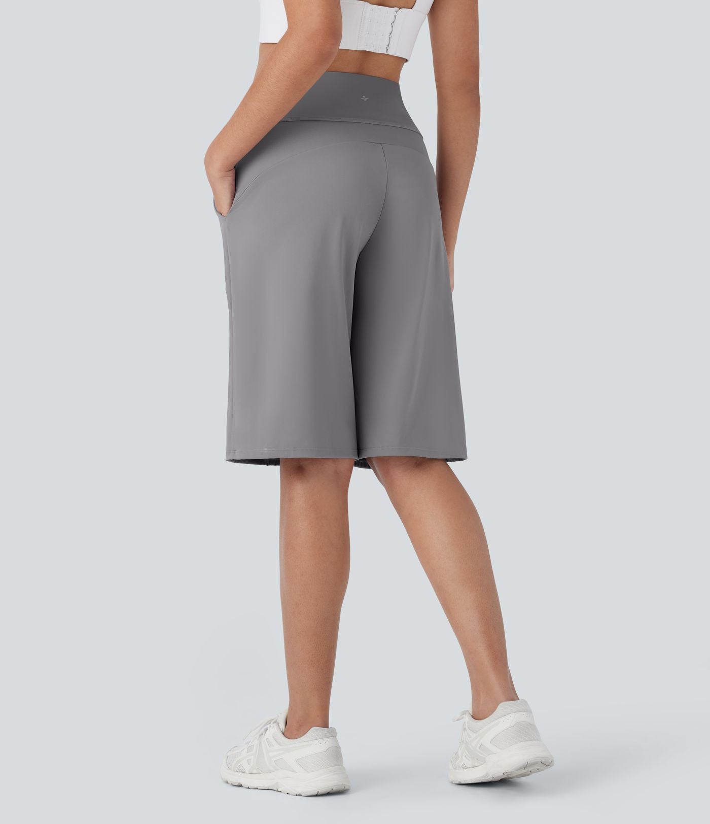 Short bermuda d'entraînement SoftlyZero™ Airy, jambe droite, taille haute avec poches latérales, à effet frais InstantCool, protection solaire UPF50+