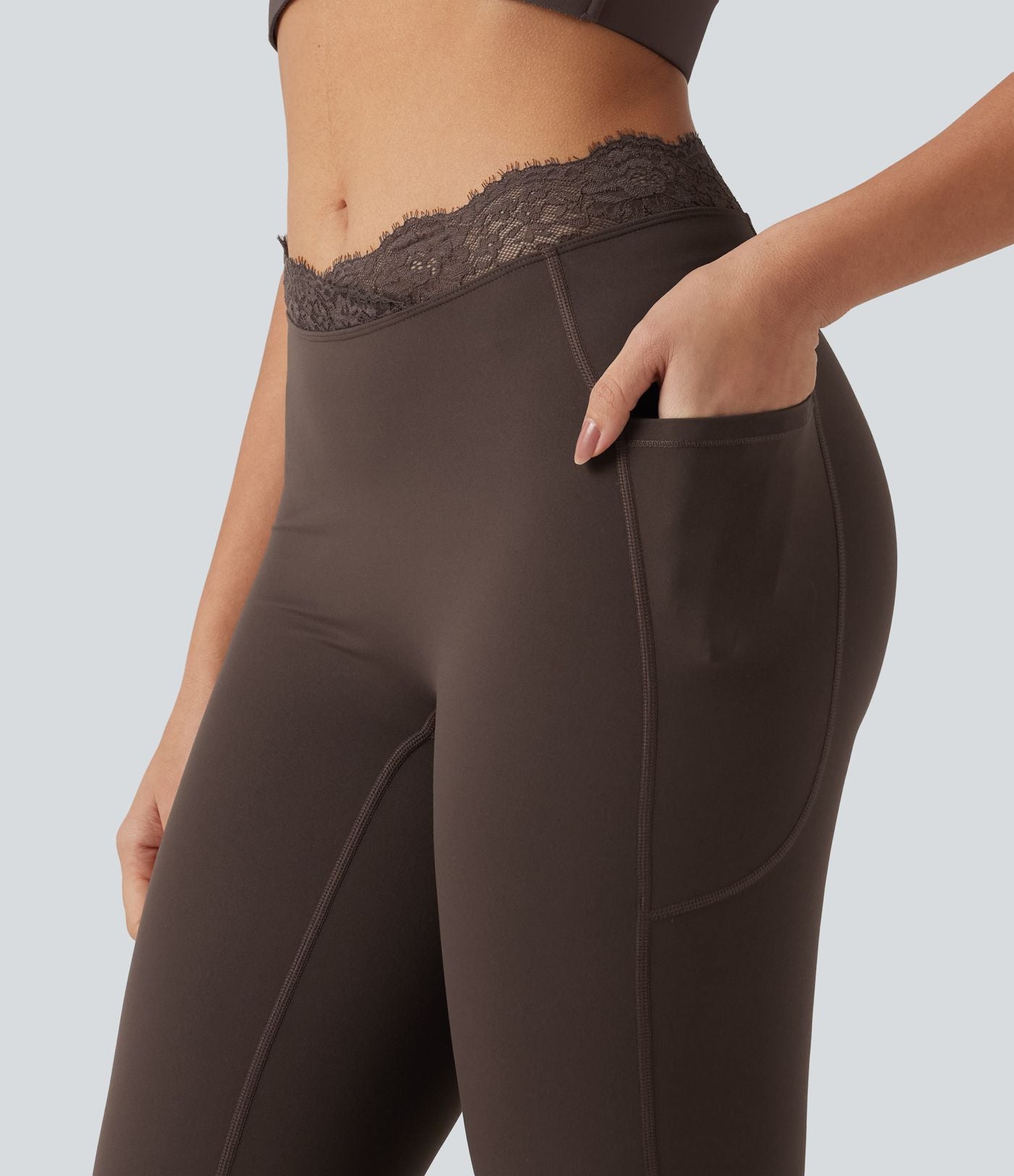 Halara UltraSculpt™ Legging évasé de yoga taille haute en V avec dentelle contrastée et poches