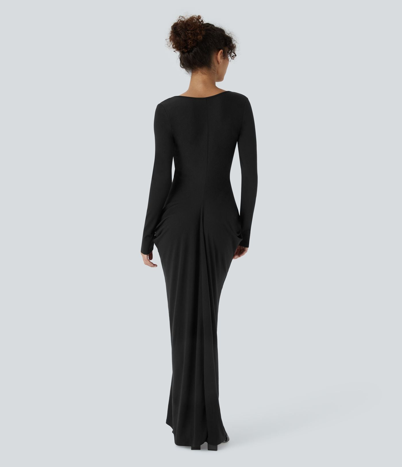 Robe longue froncée à manches longues et décolleté plongeant en V