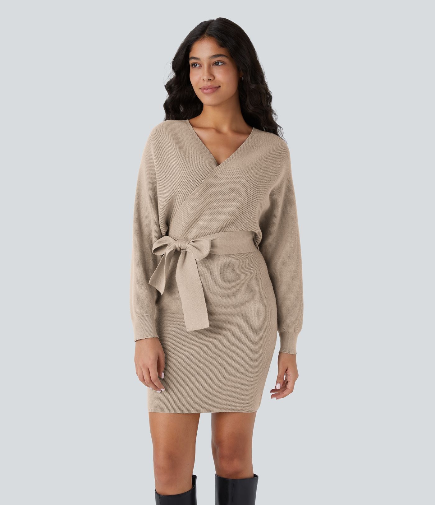 Robe-pull courte décontractée à col V croisé, manches chauve-souris longues et ceinture