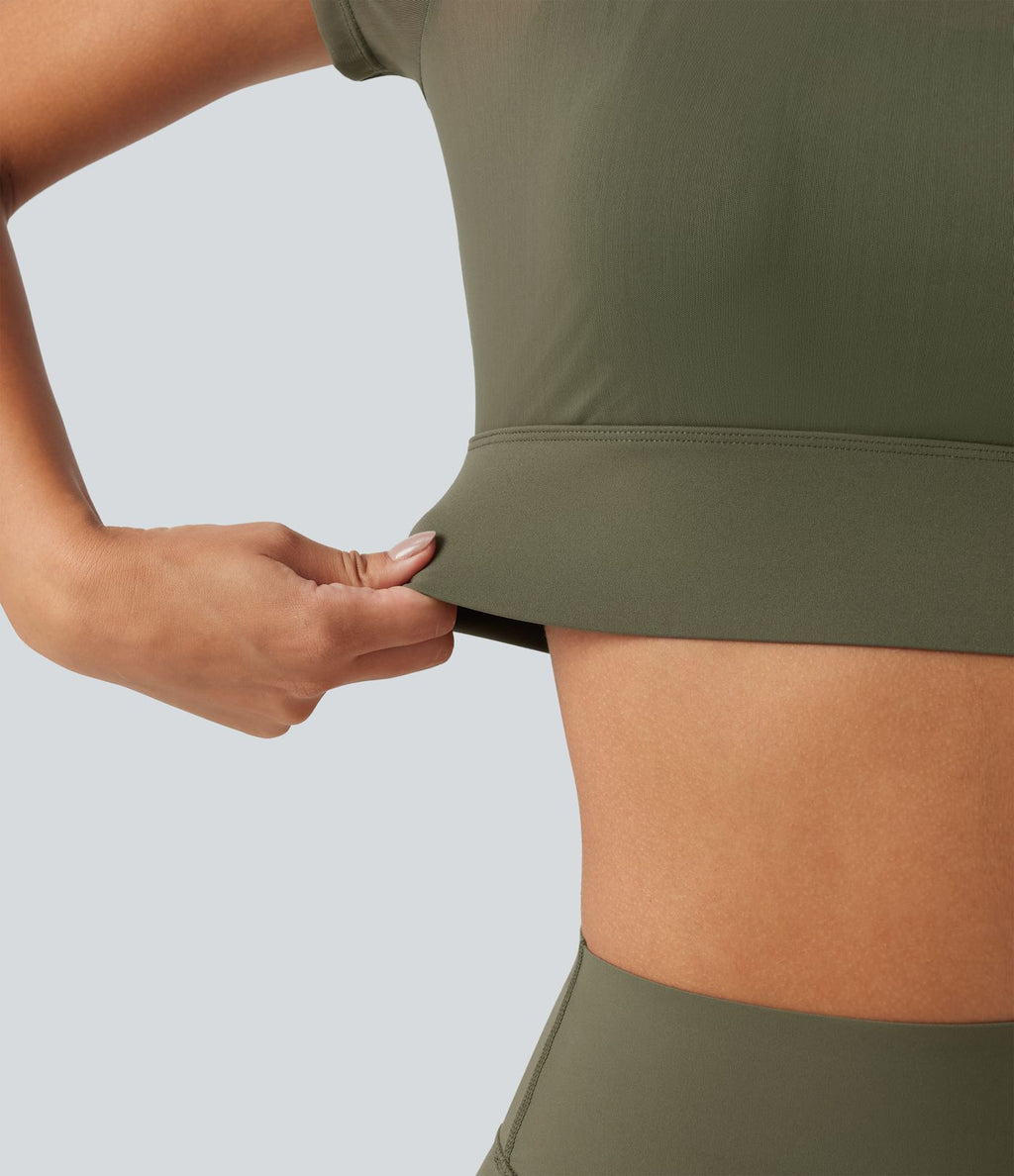 Crop top de running effet frais InstantCool à séchage rapide avec encolure bateau, mesh contrasté, manches courtes, coussinets amovibles et protection solaire UPF50+