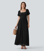 Robe longue de villégiature fluide à col carré, manches bouffantes, laçage et taille cintrée