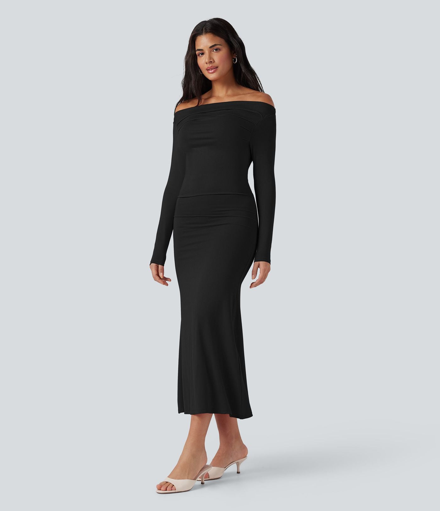 Robe longue épaules dénudées manches longues