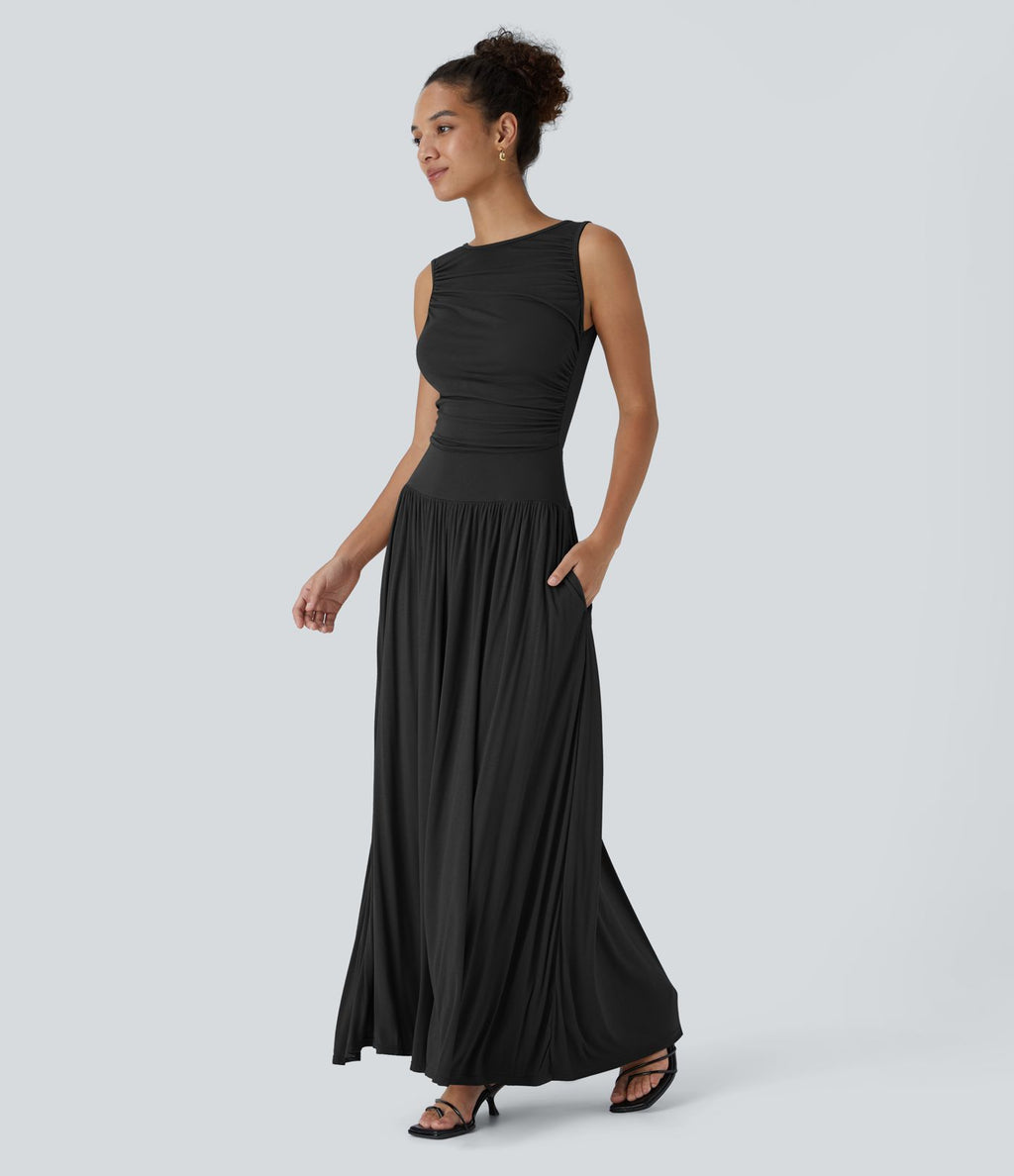 Robe longue à encolure bateau, bretelles asymétriques, côtés froncés et poches