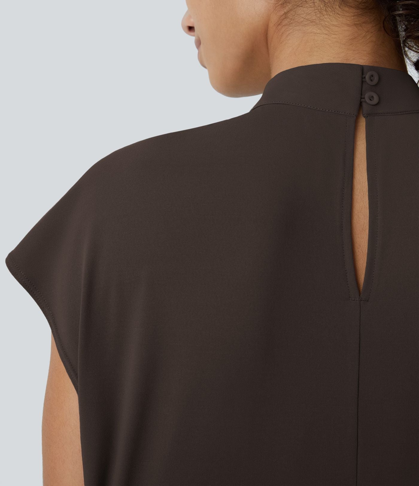 Blouse de Travail à Col Montant Plissée avec Boutons dans le Dos et Manches Courtes