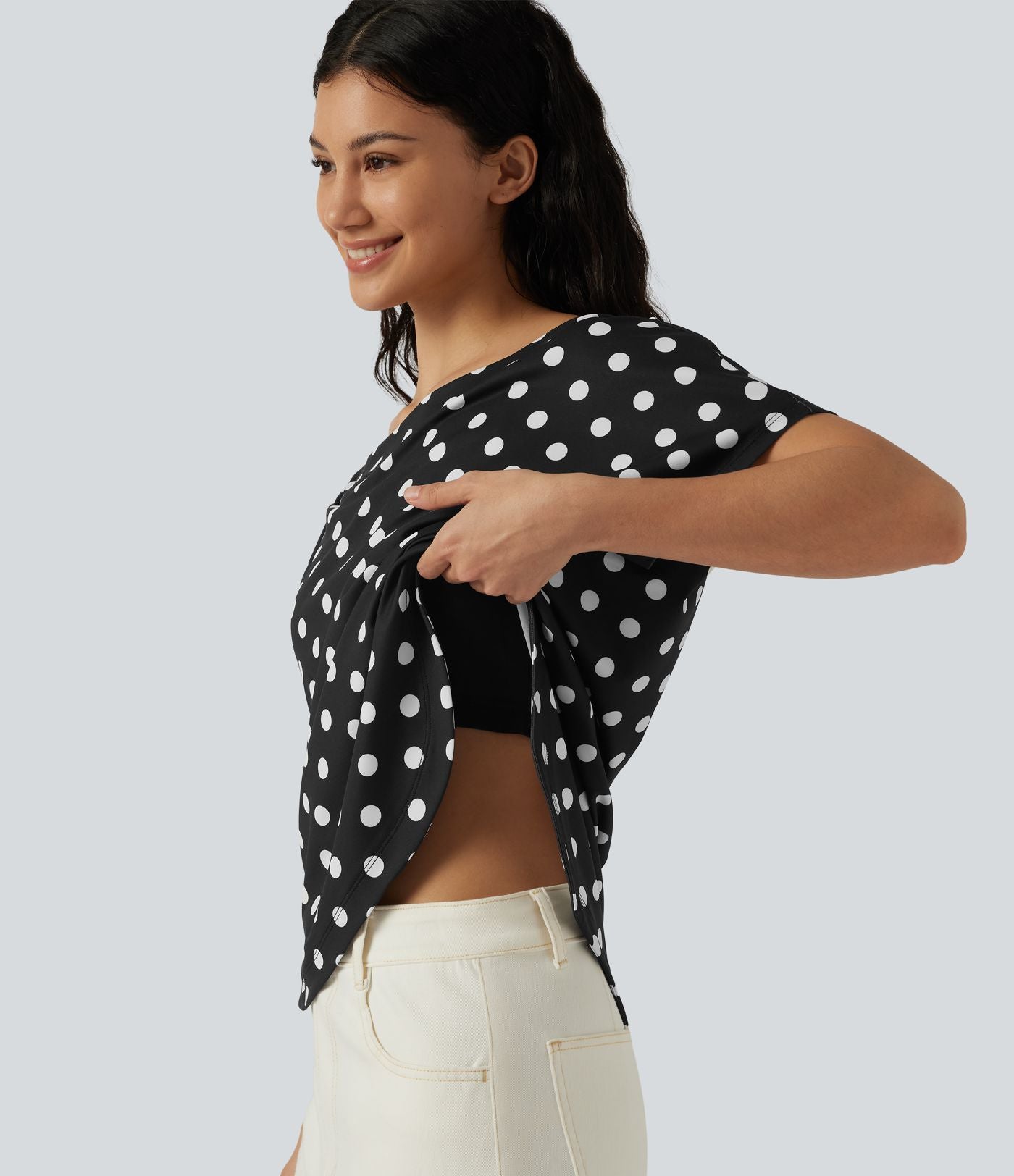 Top casual à pois épaule dénudée à manches courtes avec ourlet incurvé asymétrique et brassière intégrée
