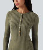 Robe longue fluide maille côtelée col henley manches longues