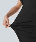 Robe courte moulante col V manches courtes froncée longueur mini allongée