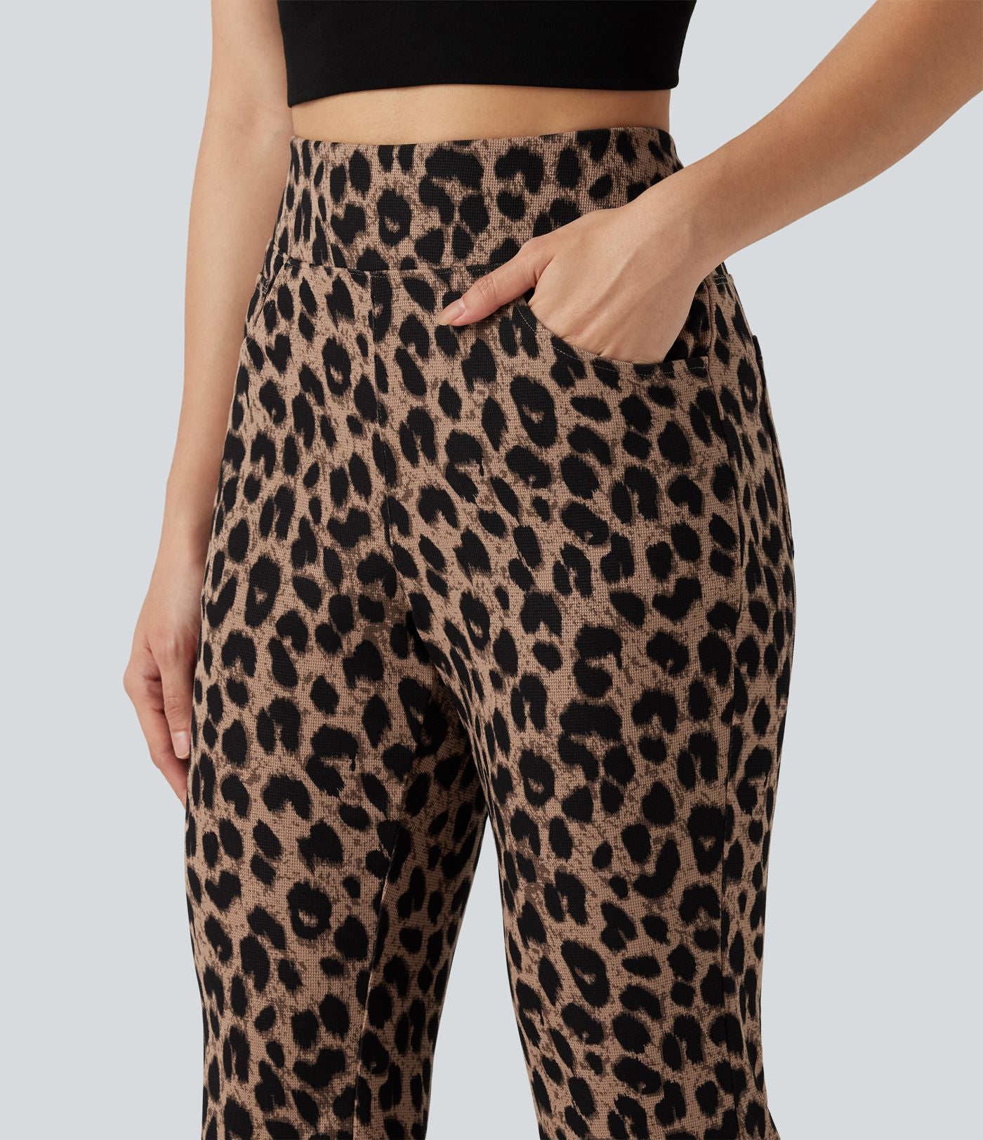 Pantalon flare taille haute en tissu gaufré imprimé léopard avec poches
