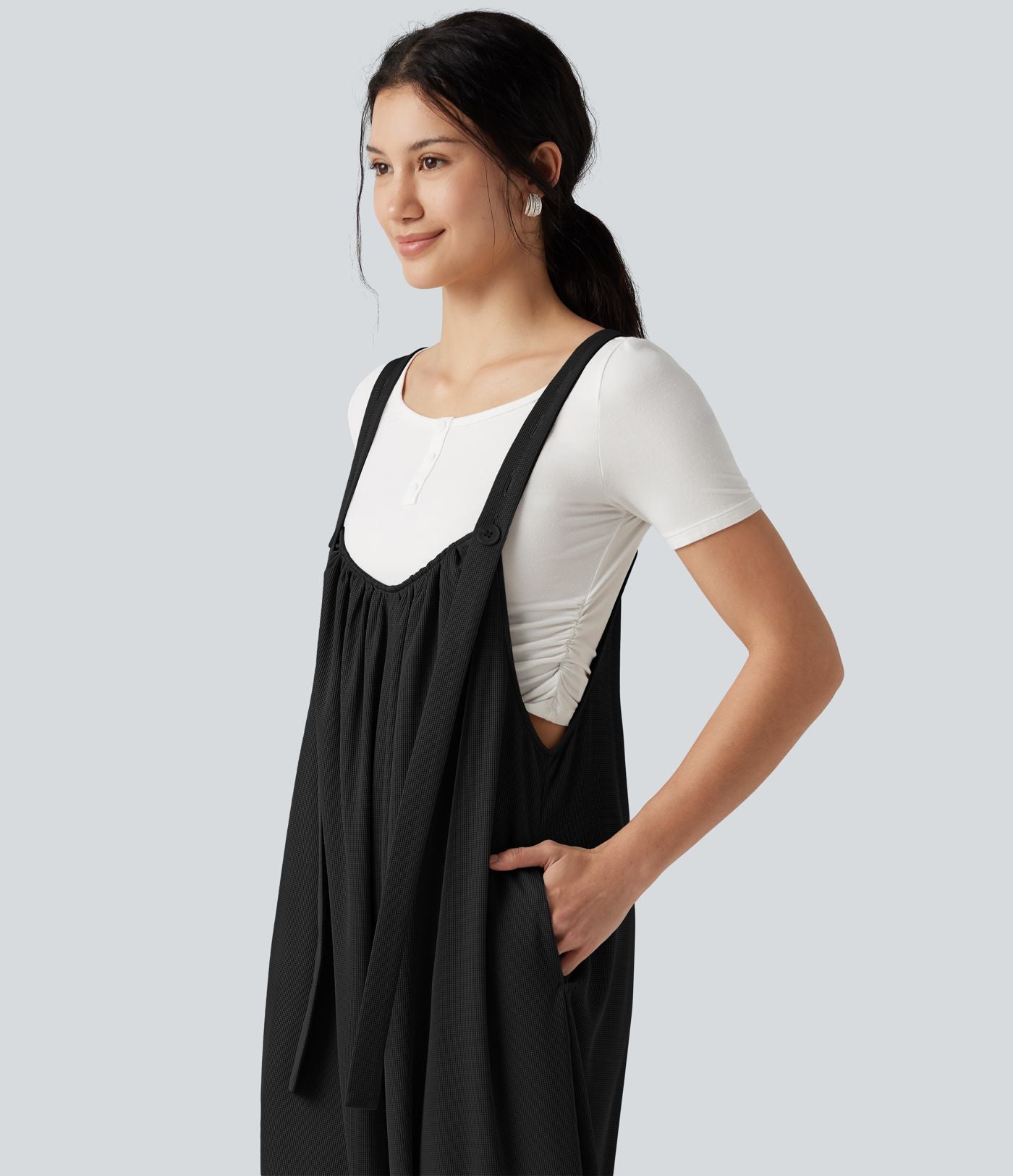 Combinaison fluide coupe baggy en tissu gaufré avec bretelles ajustables et poches