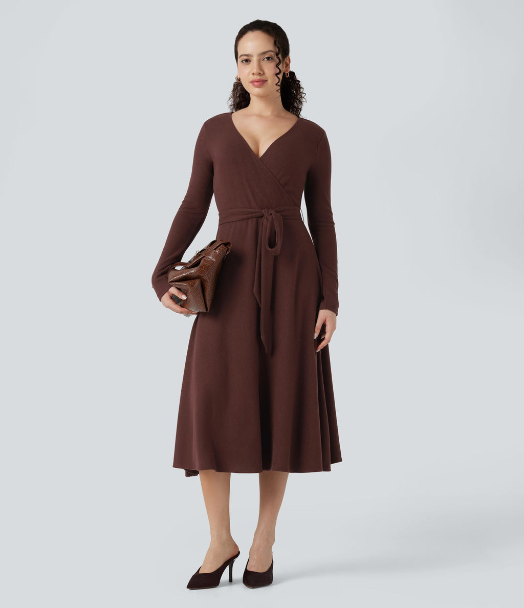 Robe fluide côtelée col V manches longues ceinturée mi-longue