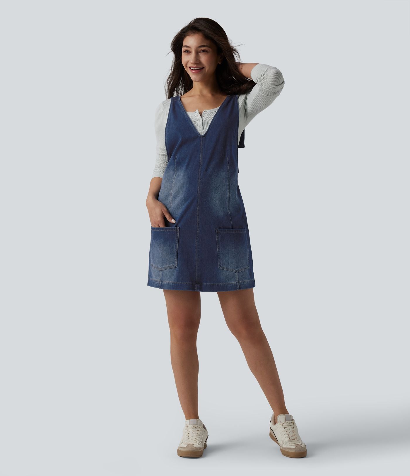 Robe mini décontractée Halara Flex™ col V en denim délavé avec poches