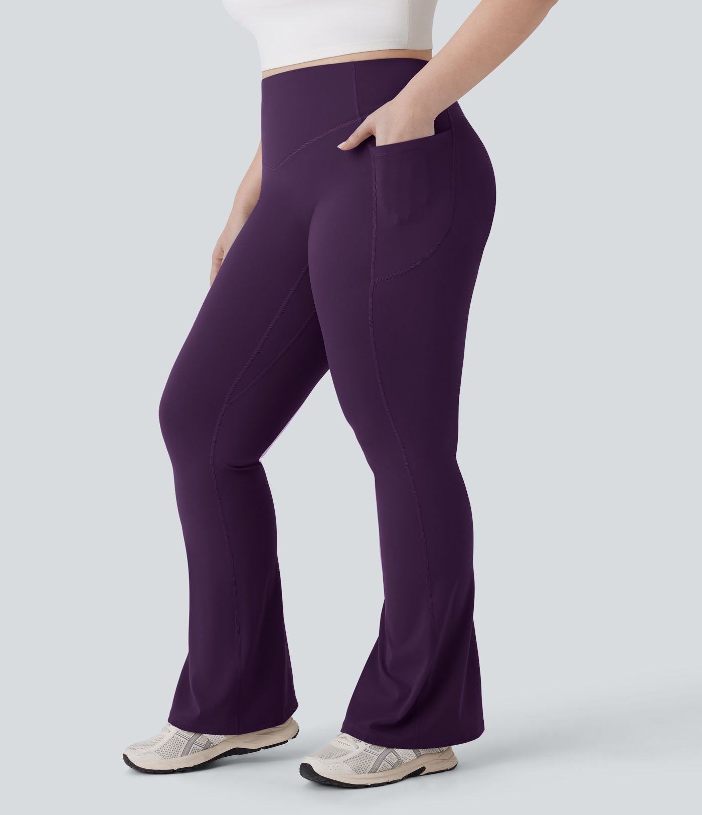Pantalon de yoga à coupe bootcut gainant galbant taille haute grande taille avec effet scrunch et poches Halara UltraSculpt™